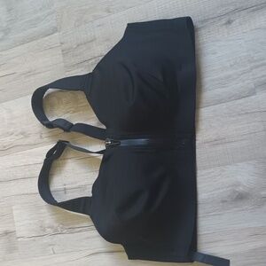 Victoria's secret maximum support black sports bra size 38c
